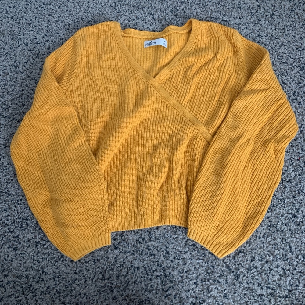 small mustard Hollister sweater